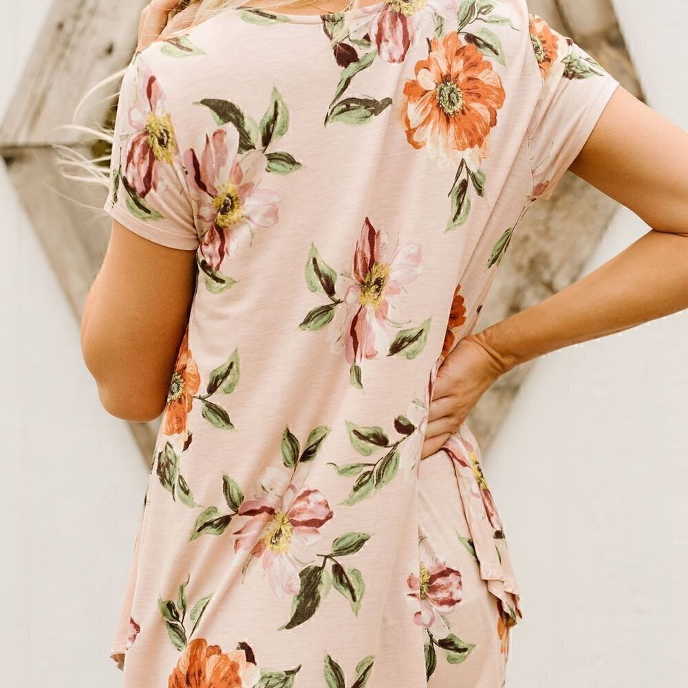 Chris & Carol - Peach Magnolias Top - NWOT - Picture 3 of 3